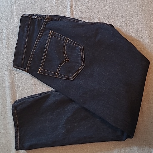 Levi's Jeans - Picture 2 of 7